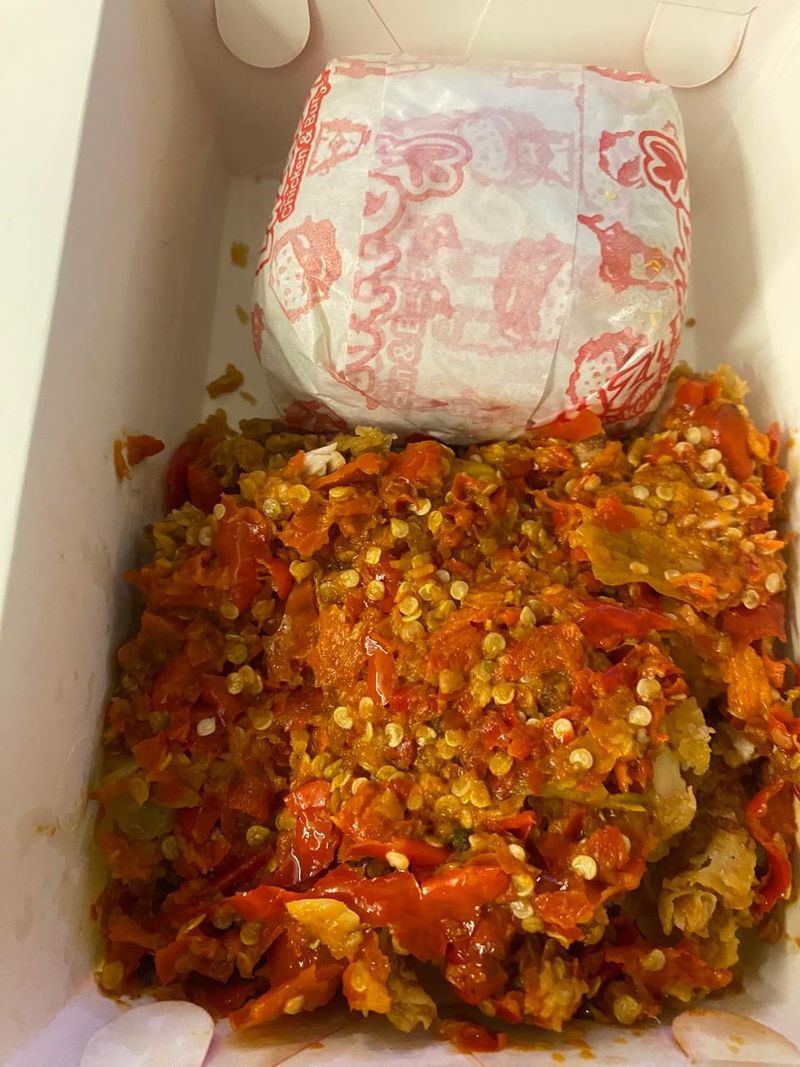 Pedasnya 5 Ayam Geprek ala Fried Chicken Lokal yang Murah Meriah