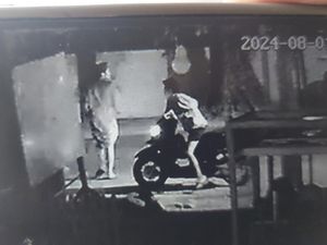 Aksi Pencurian Mobil Terekam CCTV di Surabaya, Pelaku 3 Orang