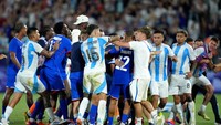 Pemandangan di Stade de Bordeaux, Bordeaux, usai wasit meniup peluit akhir Prancis vs Argentina di perempatfinal Olimpiade 2024. Foto: Getty Images/Juan Manuel Serrano Arce