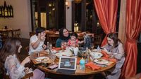 Potret Hangat Rizky Nazar saat Makan Bareng Keluarga
