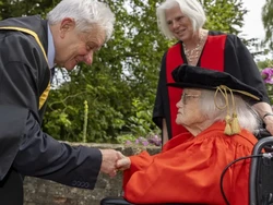 Kisah Rosemary Fowler, Fisikawan yang Dapat Gelar Doktor di Usia 98 Tahun