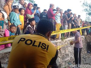Garis Polisi Dipasang di Areal Semburan Air Setinggi 20 Meter Sampang