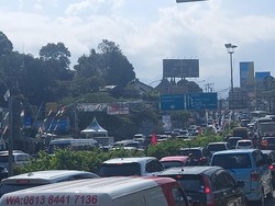 Volume Kendaraan Meningkat, Polisi Siapkan One Way Arah Puncak Siang Ini