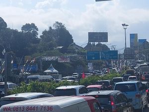 Video: Antrean Kendaraan Menuju Puncak saat Penerapan One Way Video: Antrean Kendaraan Menuju Puncak saat Penerapan One Way