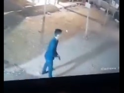 Terekam CCTV, Aksi Maling Mobil Pikap di Bogor Bawa Benda Mirip Pistol