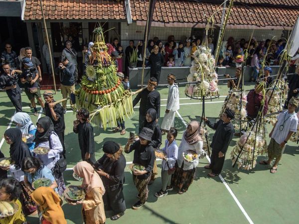 Kemeriahan Tradisi Tutup Taun Kampung Adat Cirendeu di Cimahi