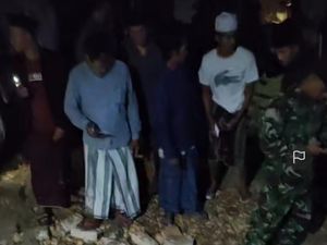 Detik-detik Surutnya Semburan Air Tersedot Masuk ke Lubang Sumur Bor Detik-detik Surutnya Semburan Air Tersedot Masuk ke Lubang Sumur Bor