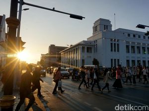 Menikmati Sore di Kota Lama Surabaya Menikmati Sore di Kota Lama Surabaya