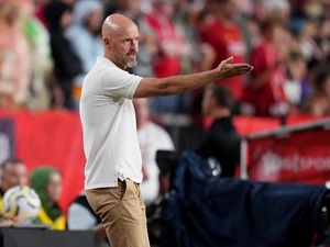 Ten Hag Kesal Usai MU Kalah Telak dari Liverpool