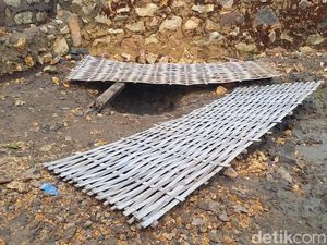 Kata Warga Soal Semburan Air Sampang Surut: Mirip Film Kayak Disedot Bumi Kata Warga Soal Semburan Air Sampang Surut: Mirip Film Kayak Disedot Bumi