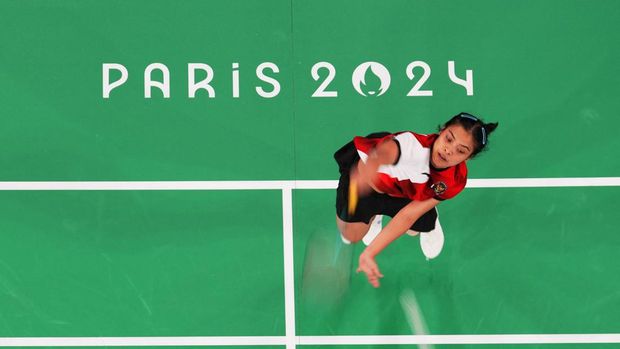 Paris 2024 Olympics - Badminton - Women's Singles Semifinals - Porte de La Chapelle Arena, Paris, France - August 04, 2024. Gregoria Mariska Tunjung of Indonesia in action during the match against Se Young An of South Korea. REUTERS/Hamad I Mohammed