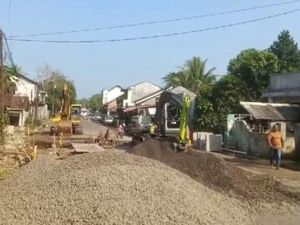 Jembatan Ambruk, Jalan Saketi-Labuan Pandeglang Tak Bisa Dilalui Kendaraan