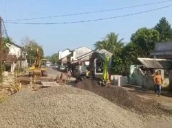 Jembatan Ambruk, Jalan Saketi-Labuan Pandeglang Tak Bisa Dilalui Kendaraan