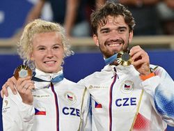 Kisah Cinta Ganda Campuran Tenis Ceko Ini Viral, Fans Minta Dibikin Film