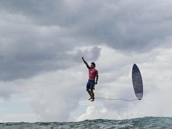 Foto Aksi Peselancar Medina di Olimpiade 2024 Viral, Netizen: Bikinan AI?