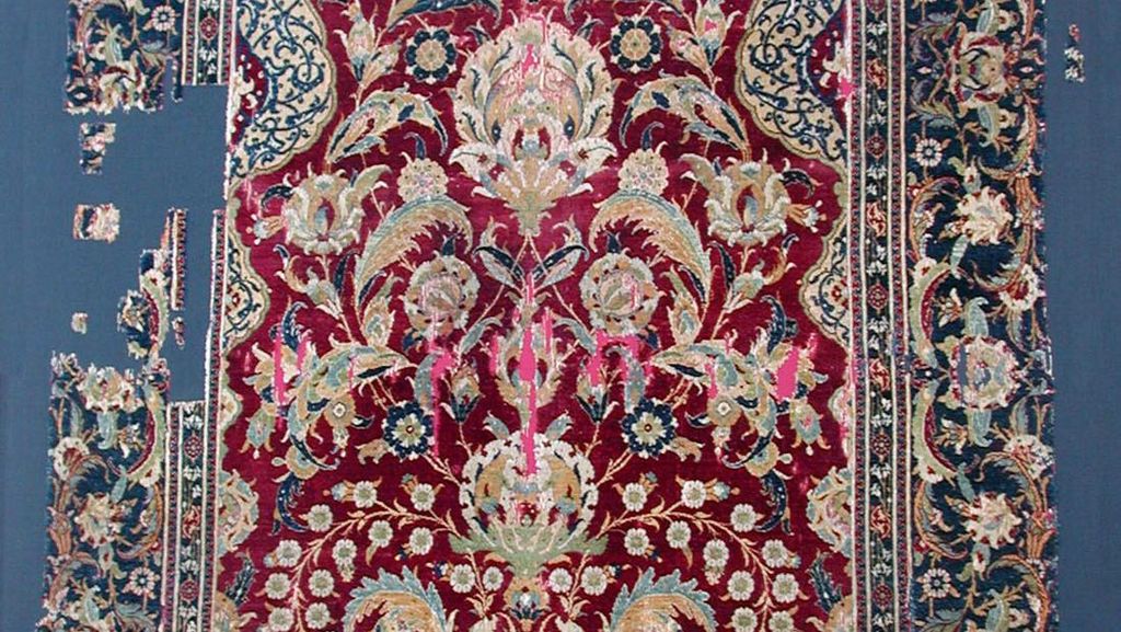 Potret Sajadah Abad 16 Penuh Motif Bunga dan Ornamen Islam Potret Sajadah Abad 16 Penuh Motif Bunga dan Ornamen Islam