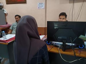 Wanita di Lombok Curi HP Rekan Kerja untuk Donasi ke Palestina Wanita di Lombok Curi HP Rekan Kerja untuk Donasi ke Palestina