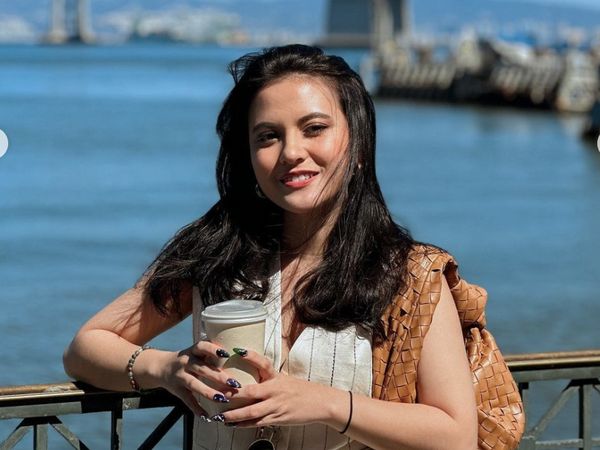 Seru! Marsha Aruan Jalan-jalan Sambil Ngopi dan Jajan Es Krim