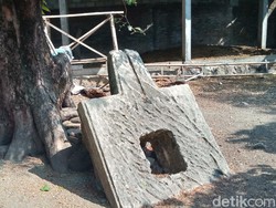 Unik! Ada Yoni Batu Kapur Putih Ukuran Jumbo di Pekarangan Warga Klaten