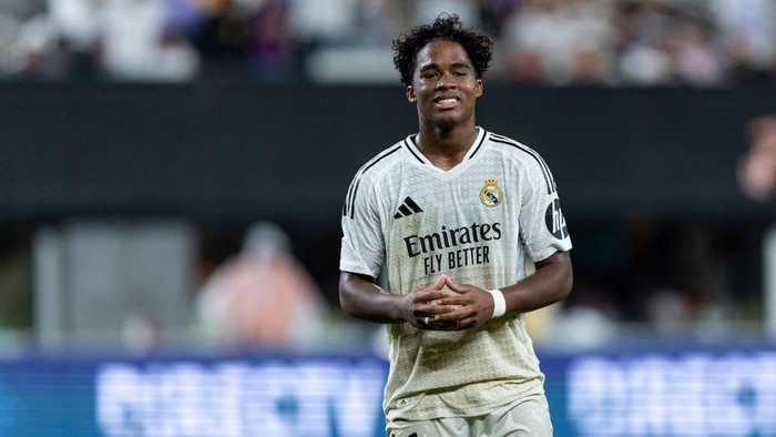 EAST RUTHERFORD, NEW JERSEY - AUGUST 3: Endrick Moreira #16 of Real Madrid reacts to a missed opportunity on goal in the second half of the pre-season friendly match against FC Barcelona at MetLife Stadium on August 3, 2024 in East Rutherford, New Jersey. (Photo by Ira L. Black/Getty Images)