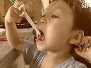 5 Bocah Ini Doyan Makanan Nyeleneh, Petai Mentah hingga Gurita Hidup