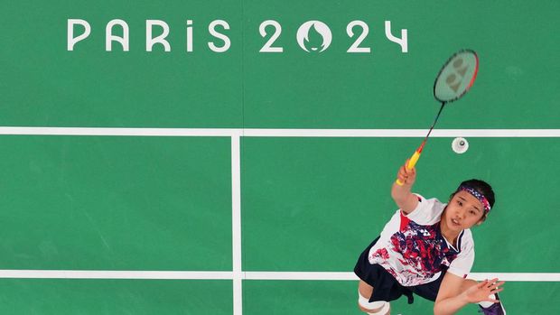 Paris 2024 Olympics - Badminton - Women's Singles Gold Medal Match - Porte de La Chapelle Arena, Paris, France - August 05, 2024. Se Young An of South Korea in action during the match against Bing Jiao He of China. REUTERS/Hamad I Mohammed