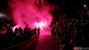 Aremania Sambut  Arema FC Usai Juara Piala Presiden 2024