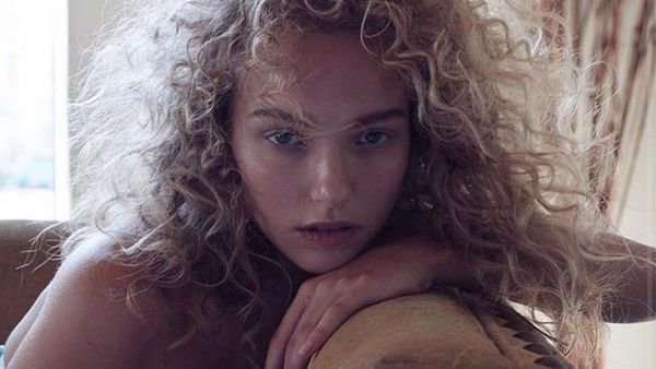 Potret Model yang Tertangkap Mesra dengan Tobey Maguire, Lebih Muda 25 Tahun