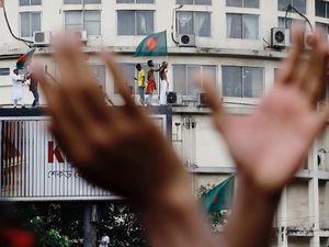 Bangladesh Bentuk Pemerintahan Sementara Seusai PM Hasina Mundur Bangladesh Bentuk Pemerintahan Sementara Seusai PM Hasina Mundur