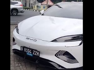 Polisi Tindak Mobil Listrik BYD Seal Pakai Pelat ZZH yang Diduga Palsu Polisi Tindak Mobil Listrik BYD Seal Pakai Pelat ZZH yang Diduga Palsu