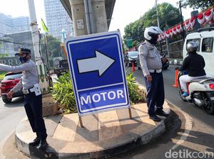 Dishub Terapkan Contraflow untuk Atasi Macet Imbas Proyek Galian di Cipulir Dishub Terapkan Contraflow untuk Atasi Macet Imbas Proyek Galian di Cipulir