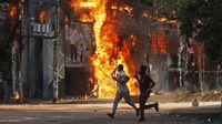 Demo di Bangladesh Makin Panas, Mal Dibakar Demonstran