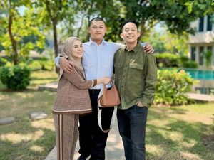 Denny Cagur Bangga Ungkap Usaha Anak Jadi Calon Paskibraka Nasional dari Banten Denny Cagur Bangga Ungkap Usaha Anak Jadi Calon Paskibraka Nasional dari Banten