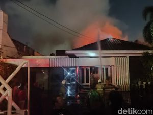 2 Rumah Mewah di Jalan Gajah Mada Semarang Terbakar 2 Rumah Mewah di Jalan Gajah Mada Semarang Terbakar