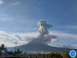 Gunung Lewotobi Laki-laki Meletus Dua Kali dan Keluarkan Lava