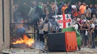 Inggris Memanas, Demo Anti-Imigran Berujung Ricuh