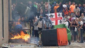 Inggris Memanas, Demo Anti-Imigran Berujung Ricuh