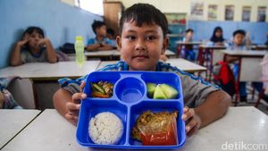 Intip Menu Uji Coba Makan Bergizi Gratis yang Dicek Gibran