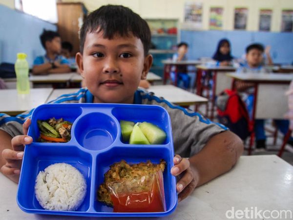 Intip Menu Uji Coba Makan Bergizi Gratis yang Dicek Gibran