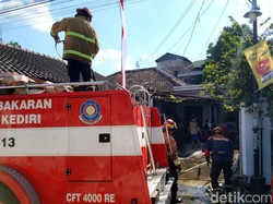 Kebakaran di Ponpes Lirboyo Kediri Padam, Sejumlah Santri Sesak Napas