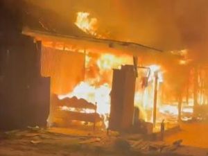 Dua Rumah di Pulau Kangean Ludes Terbakar, Pemilik Ngungsi ke Tetangga Dua Rumah di Pulau Kangean Ludes Terbakar, Pemilik Ngungsi ke Tetangga
