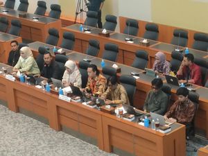 Keluarga Afif Maulana Mengadu ke Komisi III DPR, Ibunda Menangis Keluarga Afif Maulana Mengadu ke Komisi III DPR, Ibunda Menangis