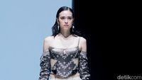 10 Foto Rancangan Busana Hian Tjen Angkat Tenun Songket Samba