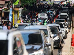 Video: Hujan Pagi-pagi, Jakarta Macet Lagi Video: Hujan Pagi-pagi, Jakarta Macet Lagi