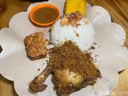 5 Nasi Uduk Ayam Goreng Enak di Jakarta, Makan Siang Jadi Kalap!