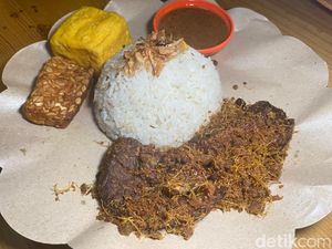 Nasi Uduk Cipete 21: Gurih Harum Nasi Uduk Lauk Paru Goreng Serundeng Nasi Uduk Cipete 21: Gurih Harum Nasi Uduk Lauk Paru Goreng Serundeng