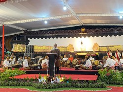 Meriah! Pagelaran Wayang Kulit di Klaten Disaksikan Ribuan Penonton