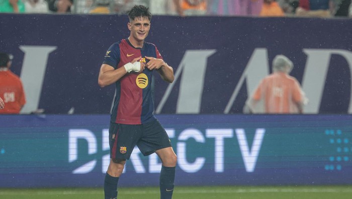 Pau Victor Aug 3, 2024; East Rutherford, NJ, USA; Barcelona midfielder Pau Victor (8) celebrates his goal during the first half of an international friendly against Real Madrid at MetLife Stadium. Mandatory Credit: Vincent Carchietta-USA TODAY Sports
