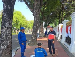 Jelang Upacara HUT RI, Jaringan Drainase Istana Negara Dibersihkan