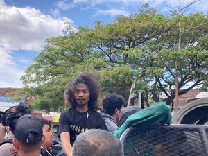 Demo di Alauddin Makassar Bikin Macet, Polisi Amankan Sejumlah Mahasiswa